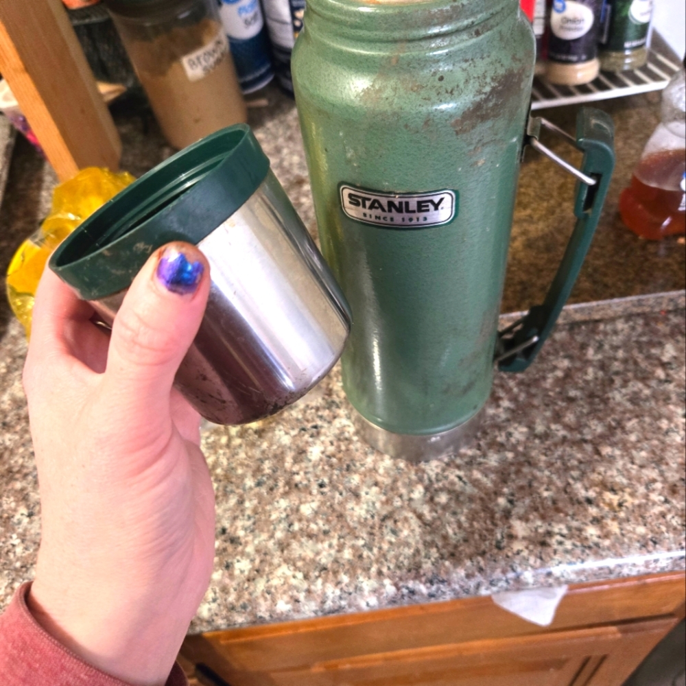 Stanley cup thermos with 2 lids pop off and twist on w retractable handle green